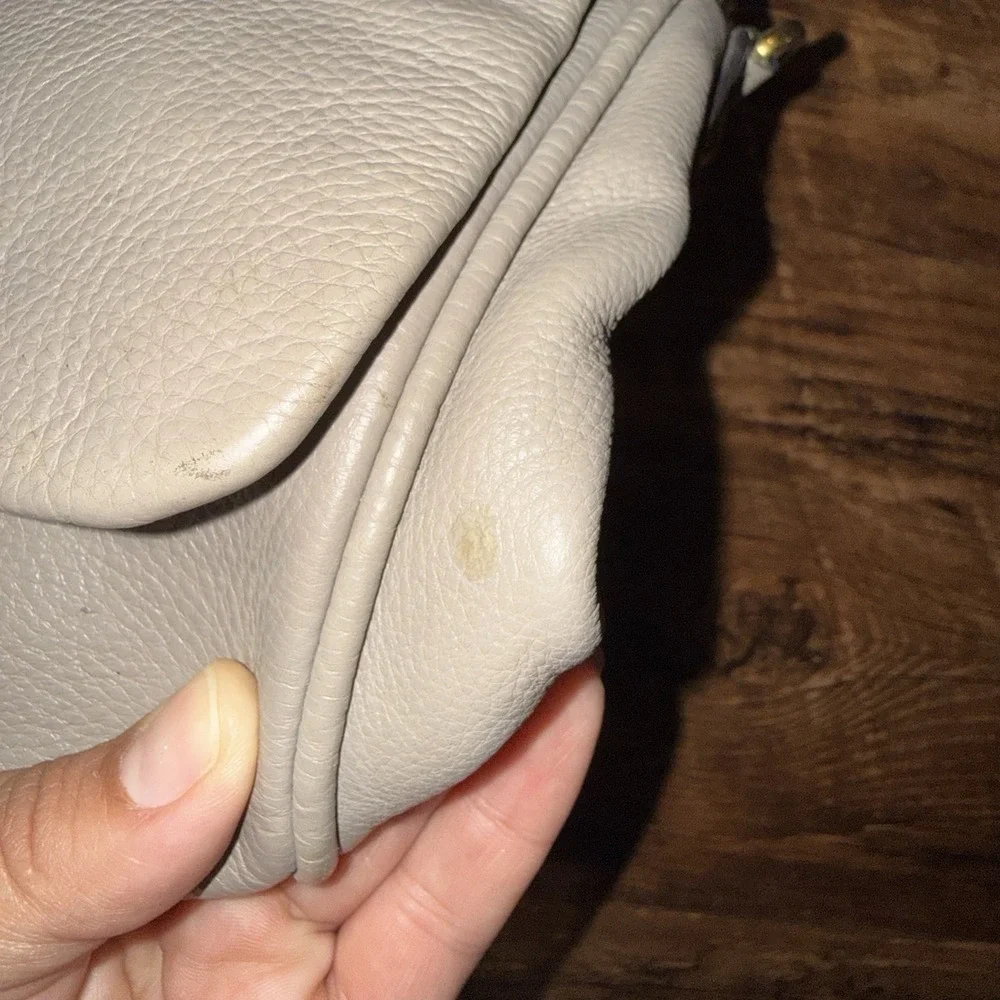 Marc Jacob's Taupe Pebbles Flap 100% Cow Leather Messenger Bag